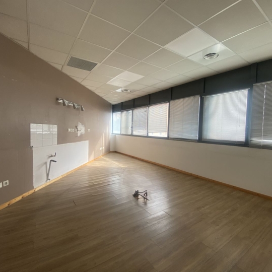  Annonces MARSEILLE 13EME : Local / Bureau | MARSEILLE (13013) | 68 m2 | 175 000 € 