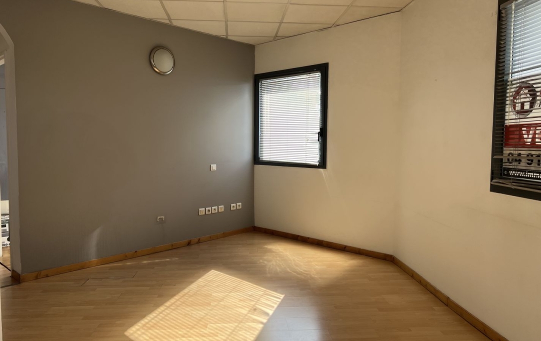 Annonces MARSEILLE 13EME : Local / Bureau | MARSEILLE (13013) | 68 m2 | 175 000 € 