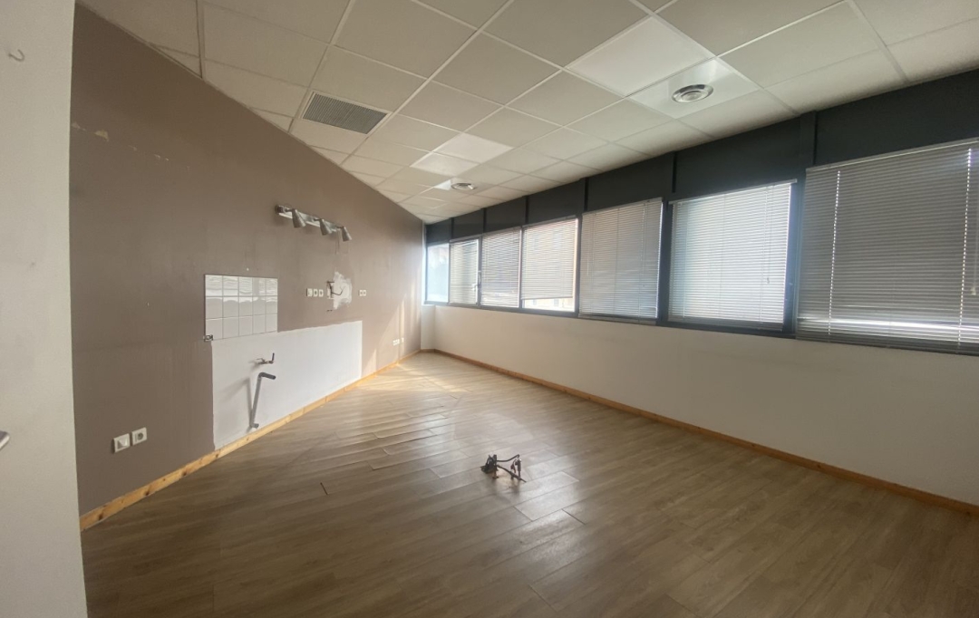 Annonces MARSEILLE 13EME : Local / Bureau | MARSEILLE (13013) | 68 m2 | 175 000 € 